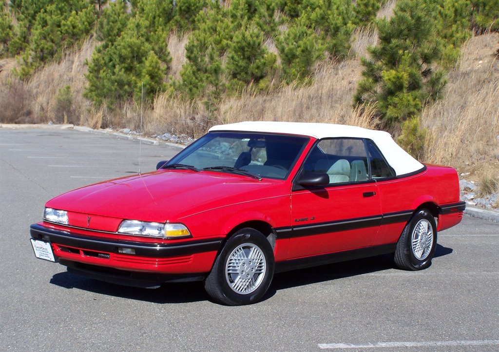 1990 Pontiac Sunbird's photo