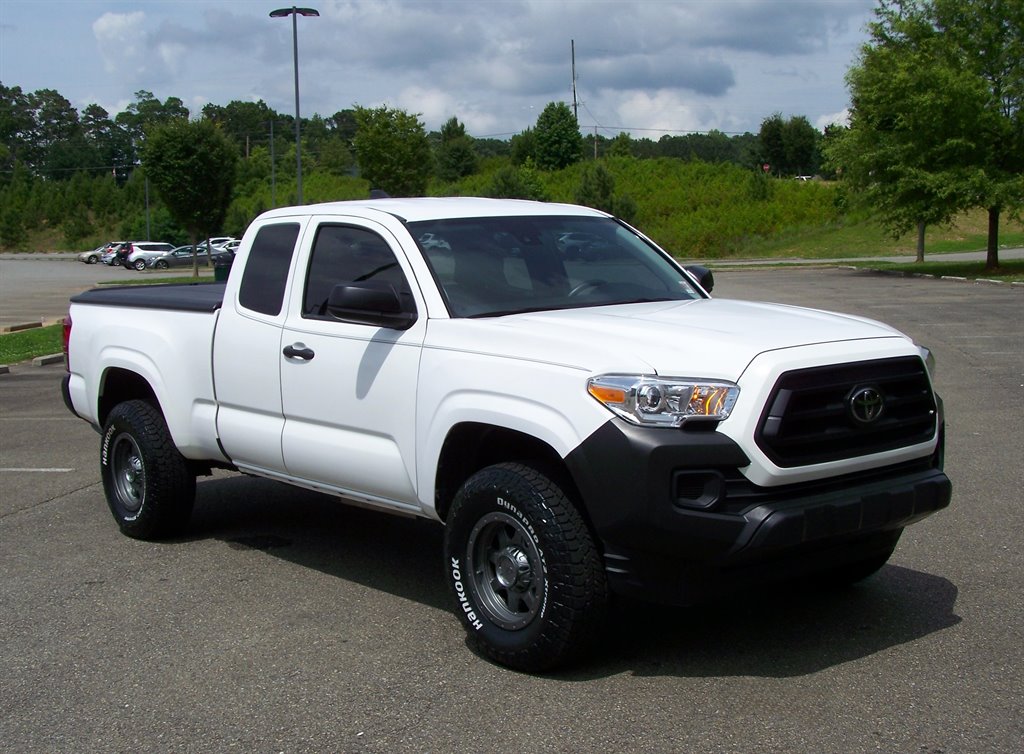 2023 Toyota Tacoma SR's photo