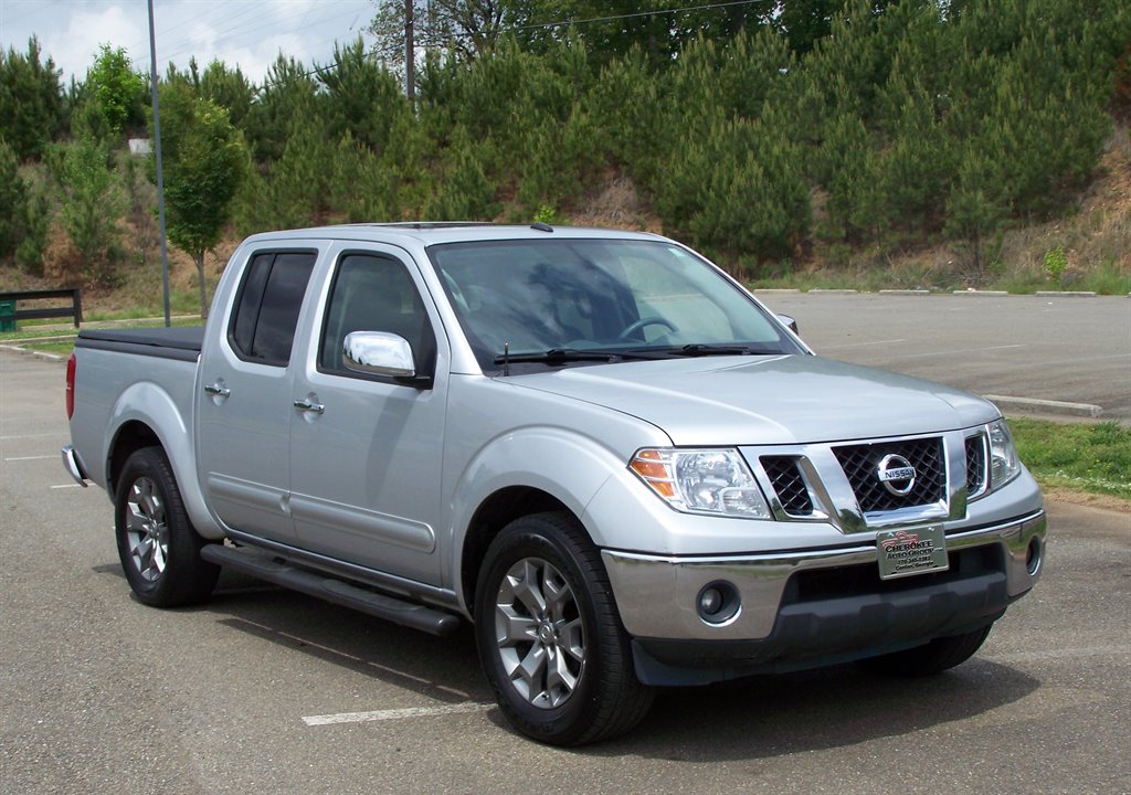 2019 Nissan Frontier SL's photo