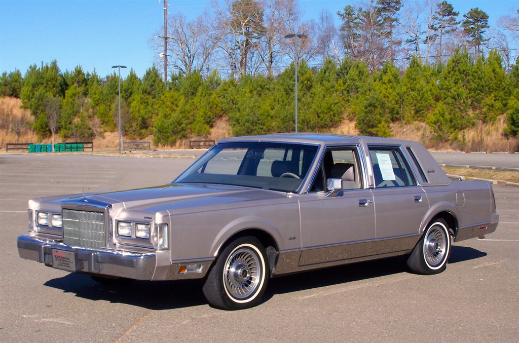 1988 Lincoln Town Car's photo