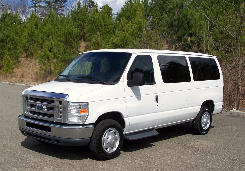 2011 Ford E-Series E-350 XLT Super Duty's photo