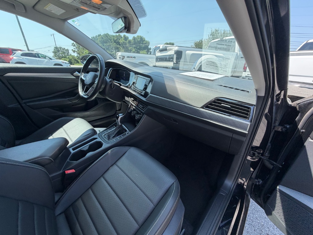 2024 Volkswagen Jetta SE - Photo 27