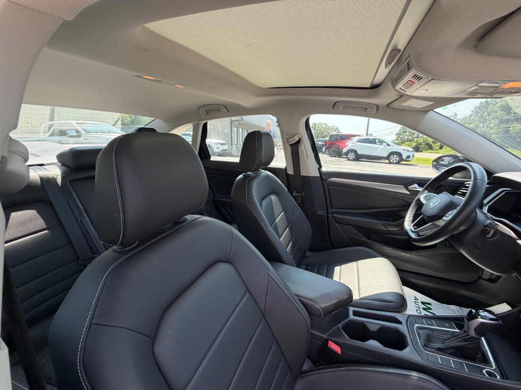 2024 Volkswagen Jetta SE - Photo 31