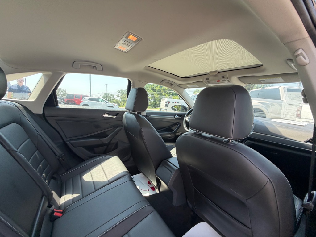 2024 Volkswagen Jetta SE - Photo 25